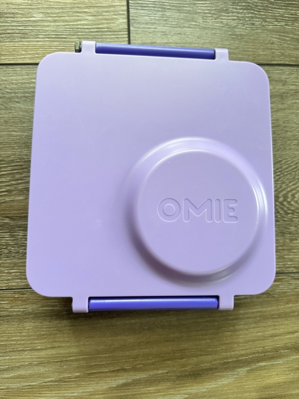 Omie Lunch Box with Built-In Cup